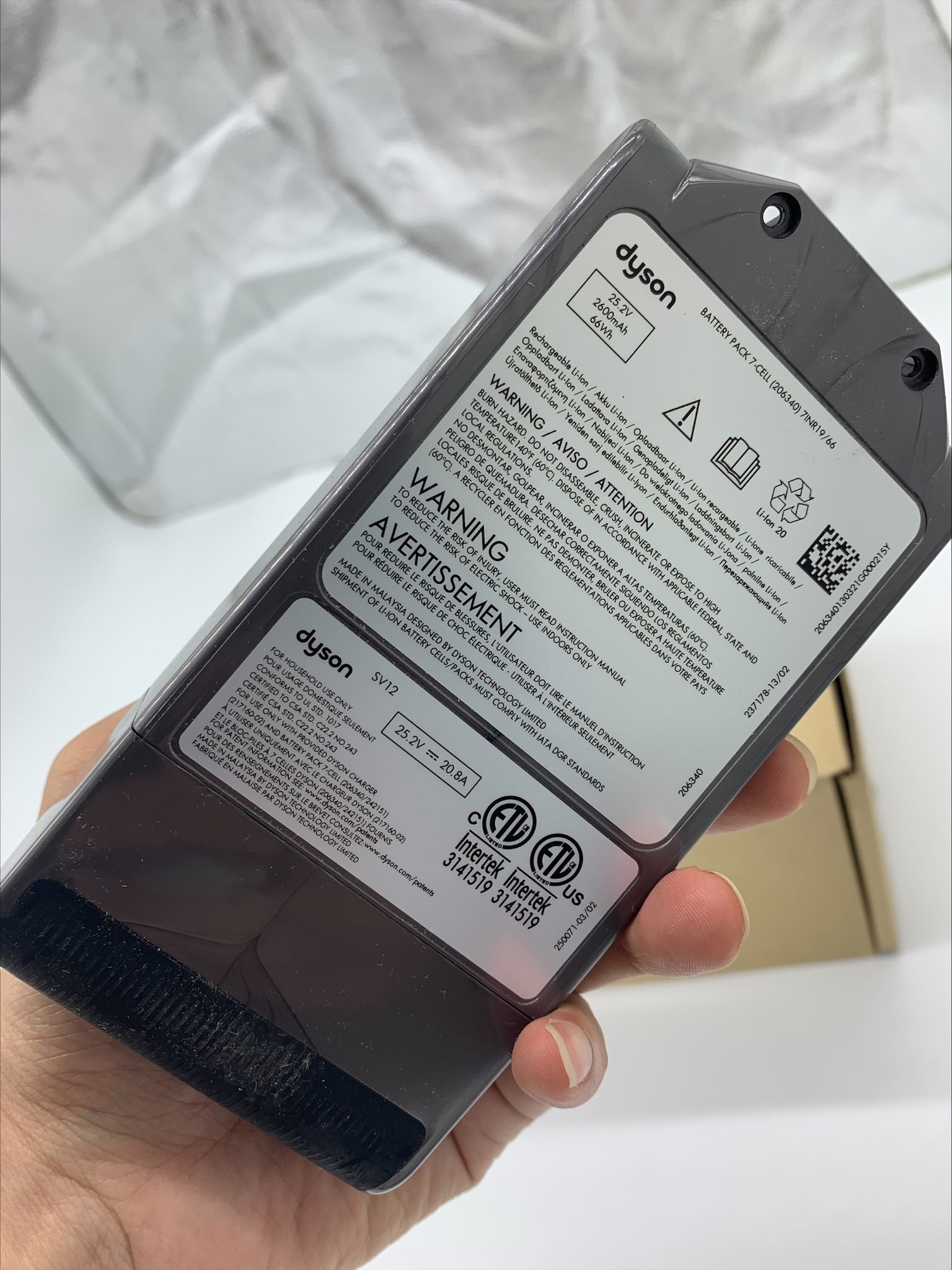 [Dyson V10 Battery] Pin sạc máy hút bụi Dyson V10 chính hãng  - 100% Authentic