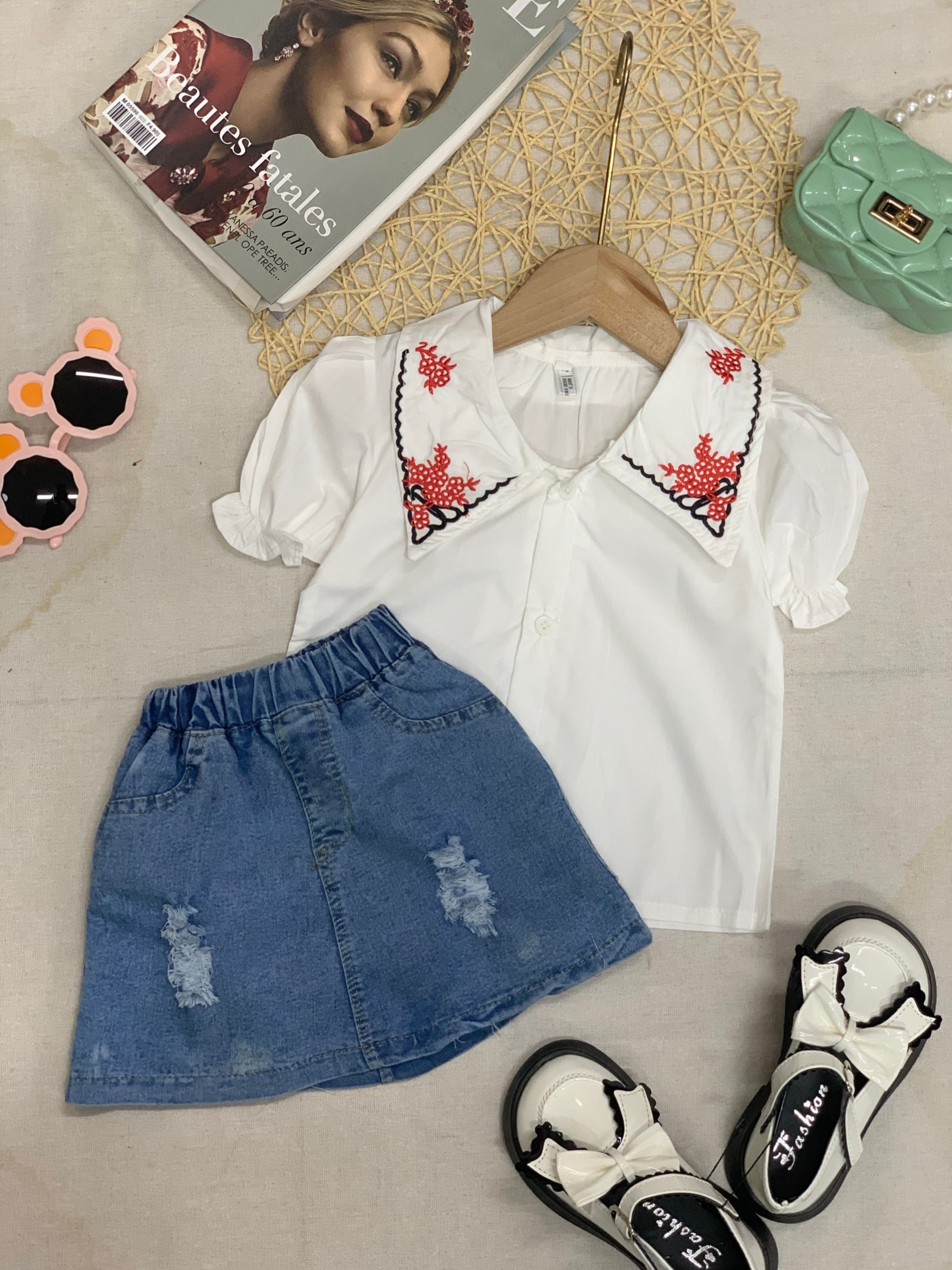 Set chân váy jean kèm áo sơ mi cho bé