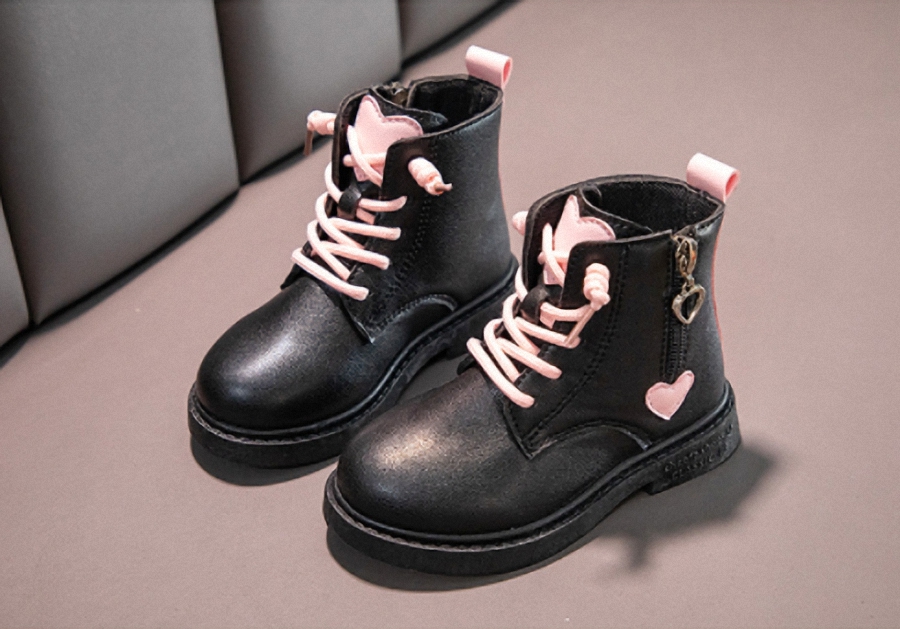 Giày Boot da cho bé gái (cao cấp ) hình trái tim (mẫu mới nhất ) HT109