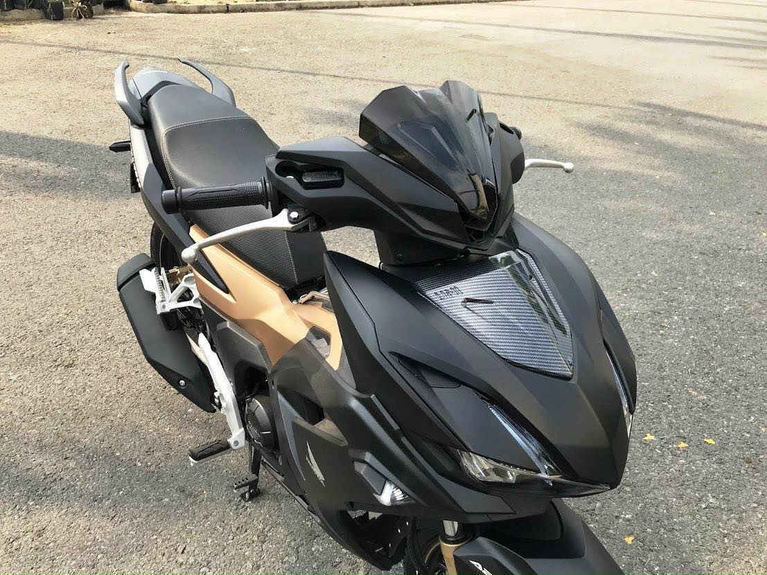 Ốp đầu/ mão/ Chắn gió xe WinnerX 2022 v3 (khói )