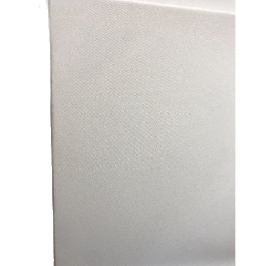 Toan vẽ tranh kích thước 40cm x 60cm