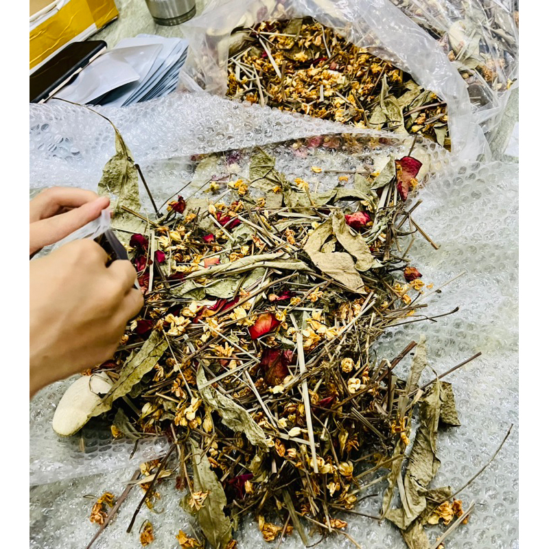 Thảo dược xông mặt giảm mụn, căng hồng da