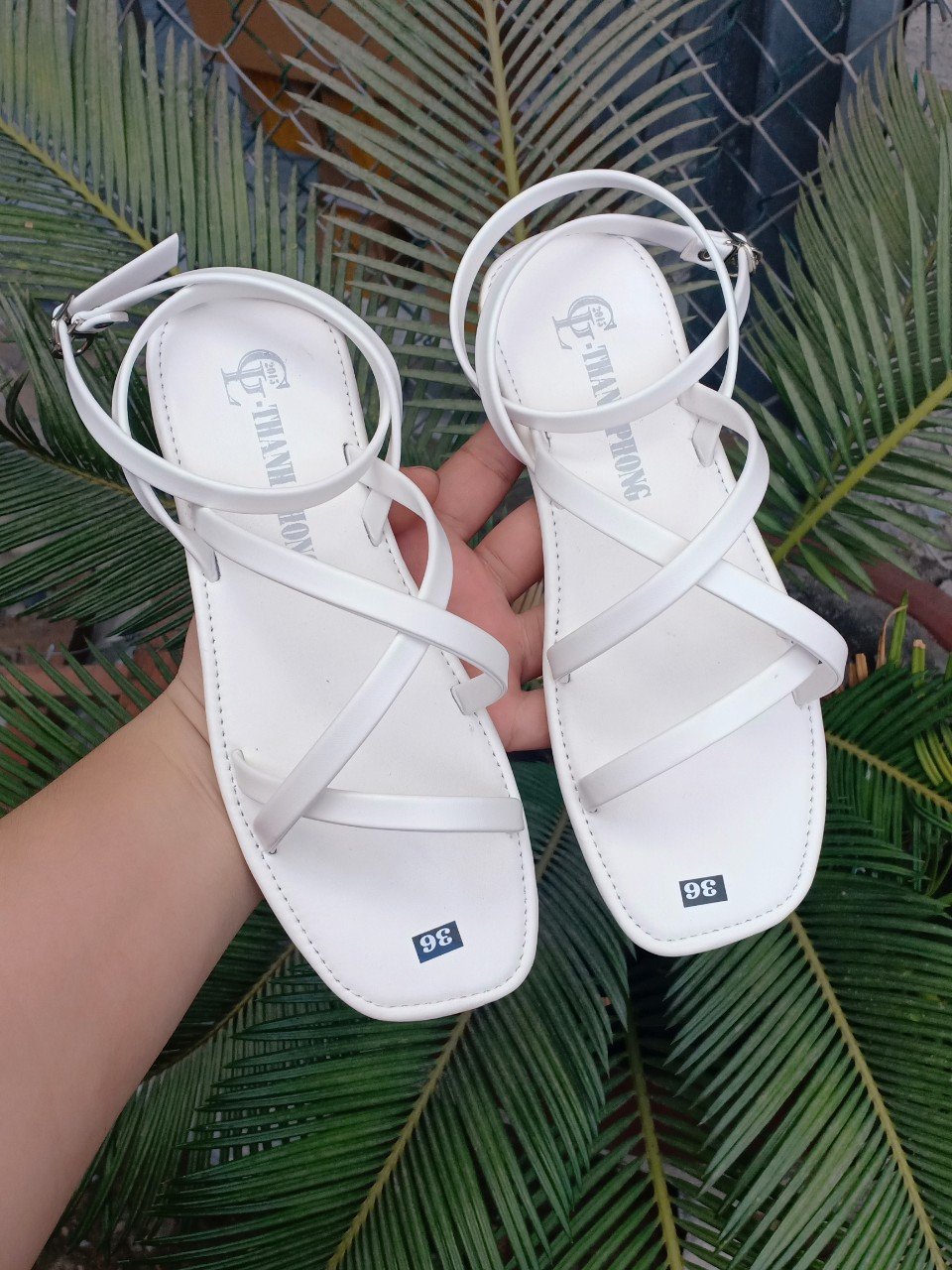 Giày sandal nữ đế bệt quai gài mỏ vuông có size lớn 35-41