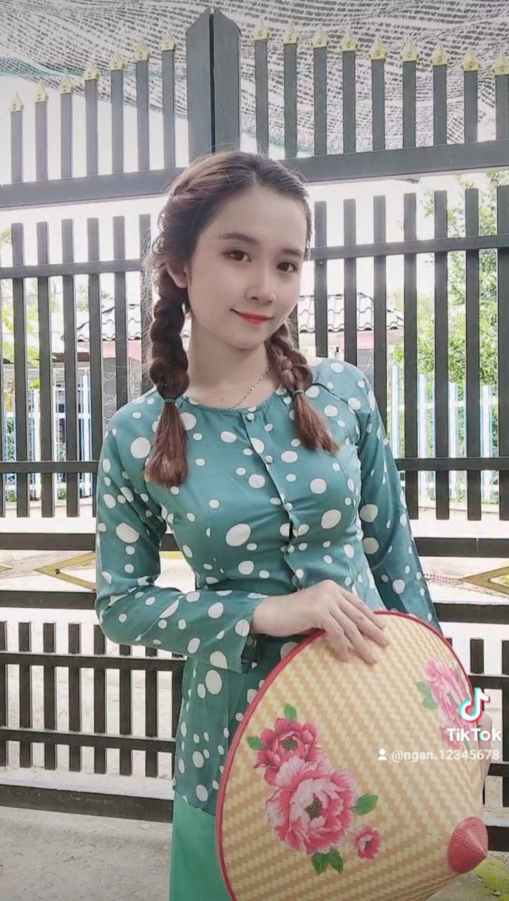 BÀ BA LỤA CHẤM BI CỔ TRÒN ĐẸP