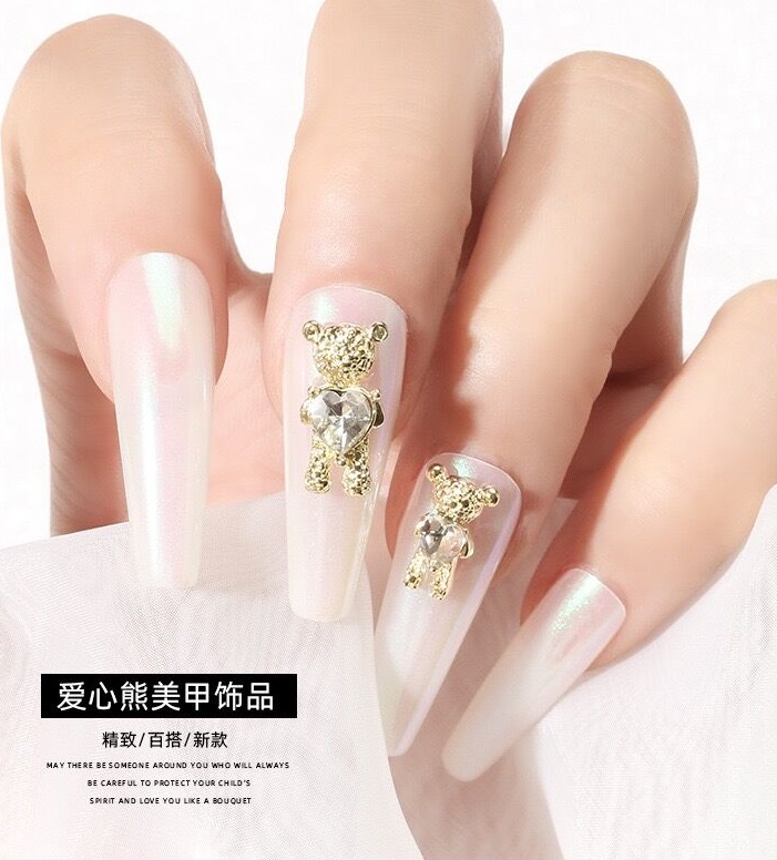 Charm Gấu Đá Ôm Tim Đá Trắng Cao Cấp Đính Móng
