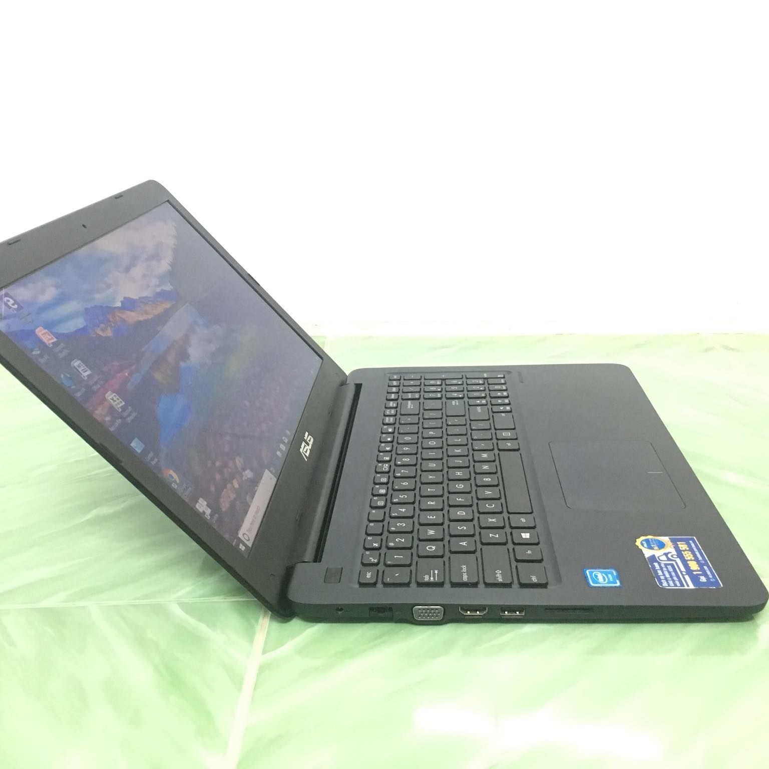 Laptop Asus E502 Intel N3060 l Ram 2 GB l SSD 120 GB