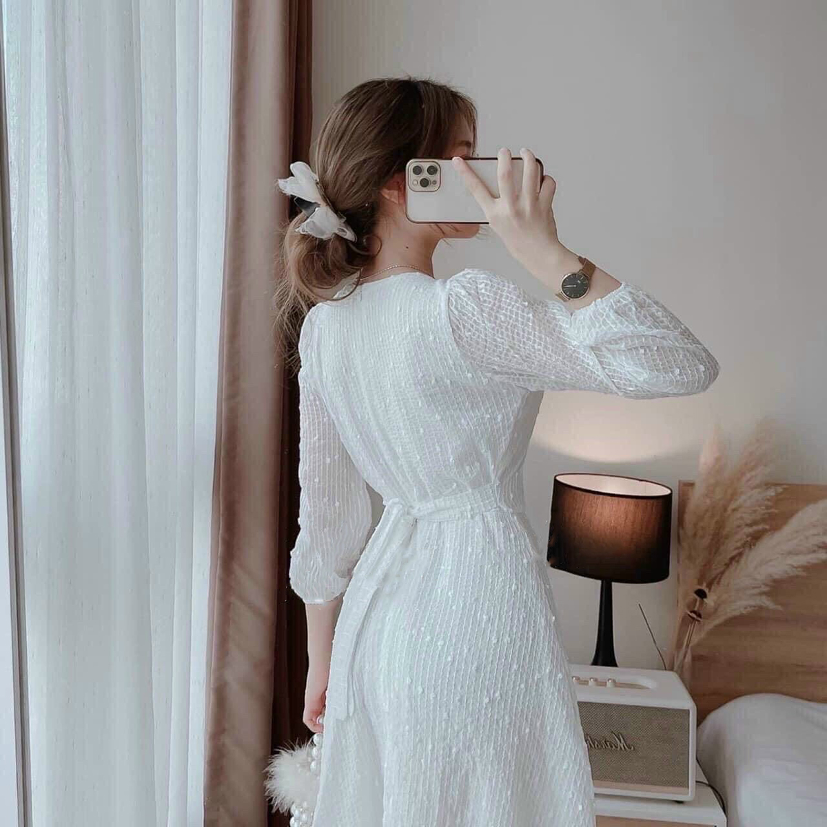 Đầm trắng cổ vuông dáng Midi phối nút bọc HK002