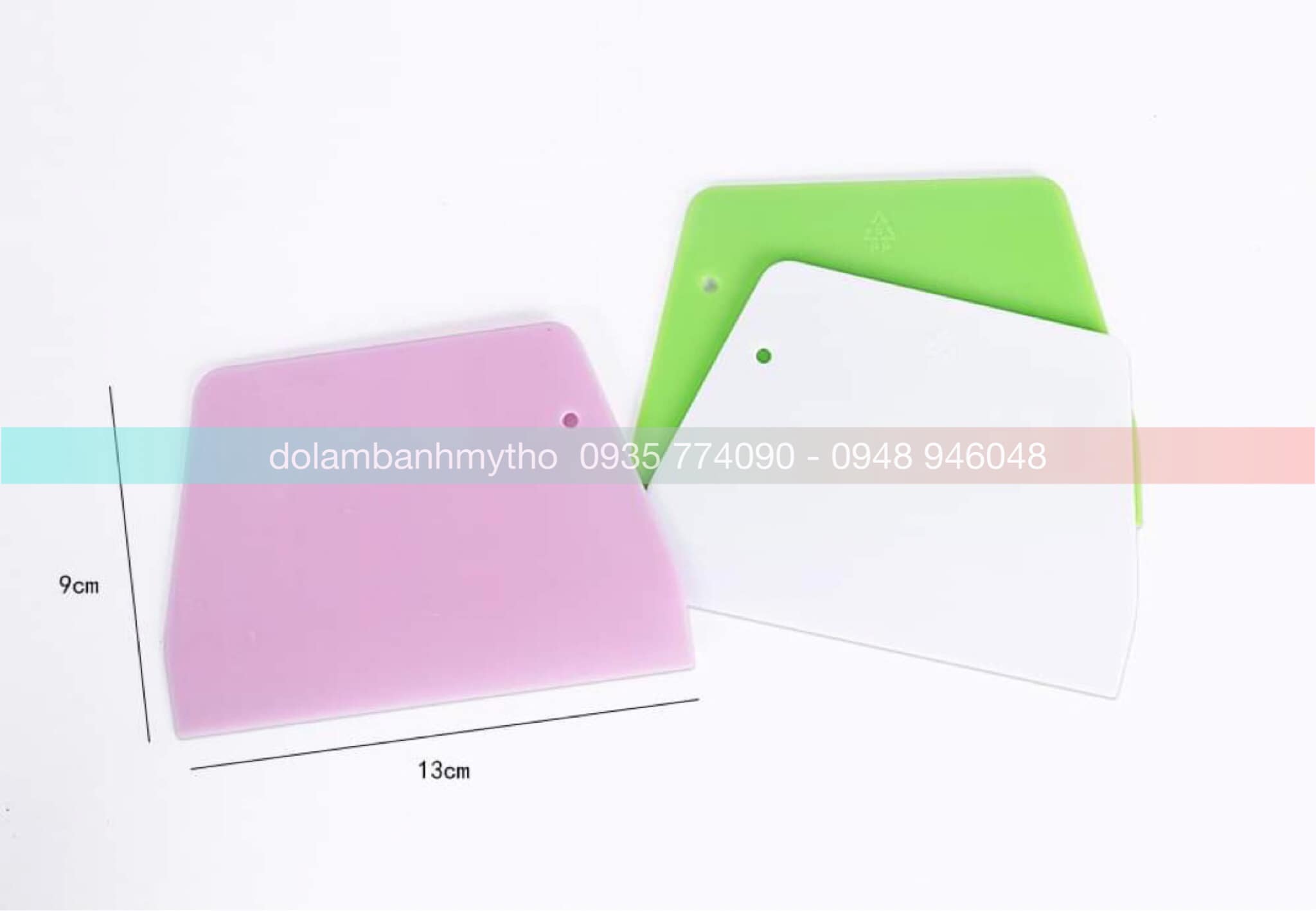 Miếng nhựa cắt bột