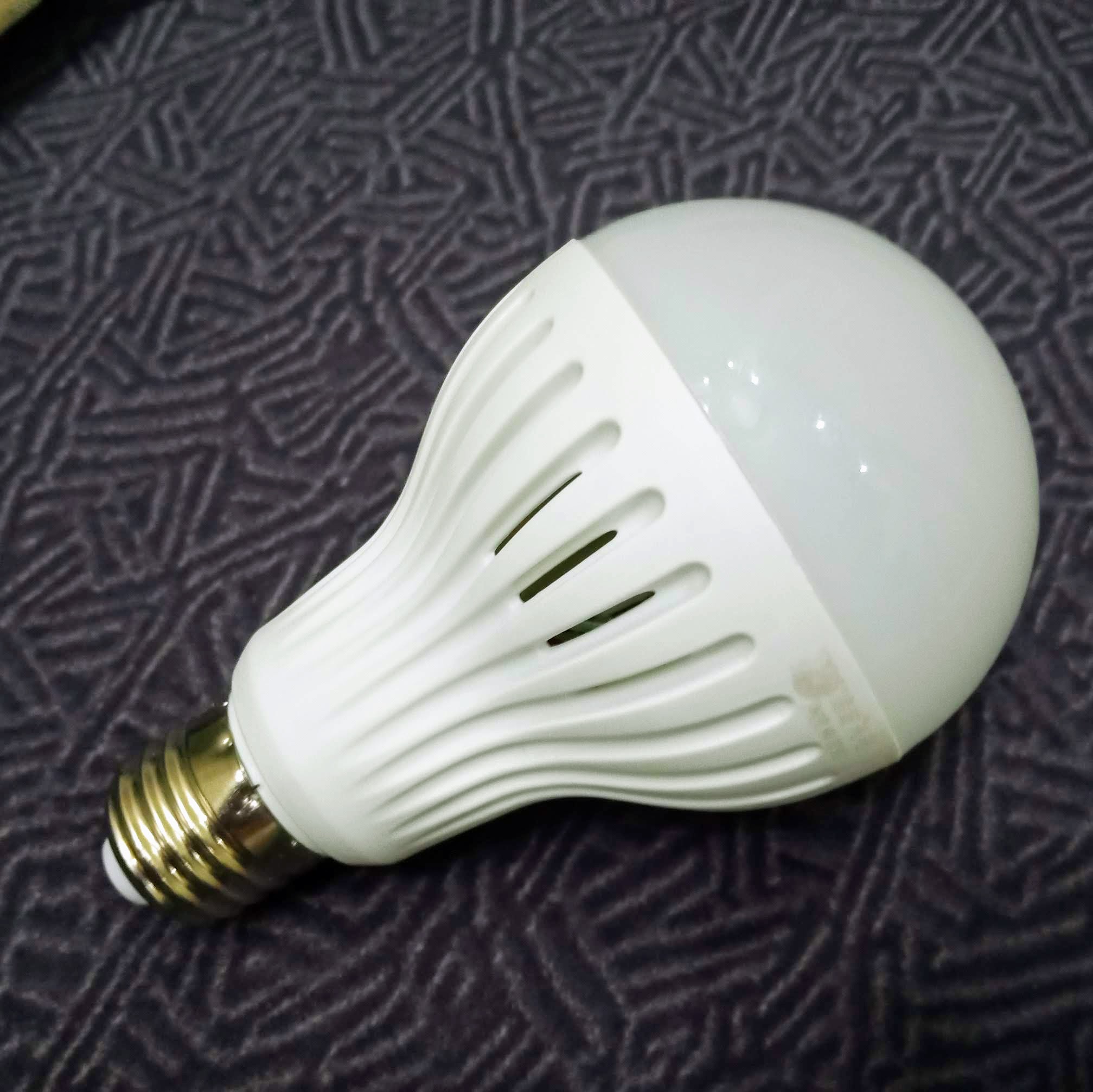 Đèn led cảm biến âm thanh 9W