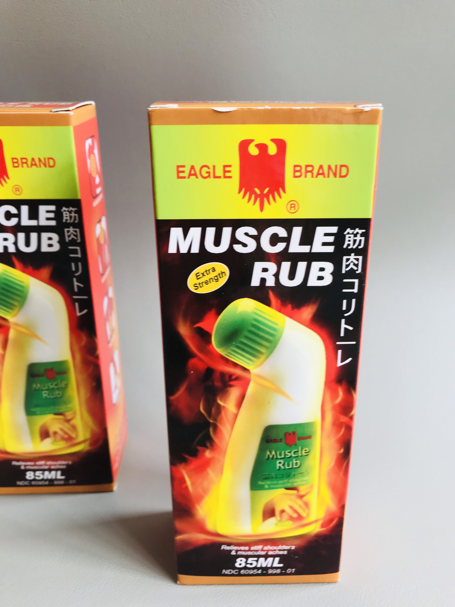 DẦU XOA BÓP HIỆU CON Ó (EAGLE MUSCLE RUB) 85G