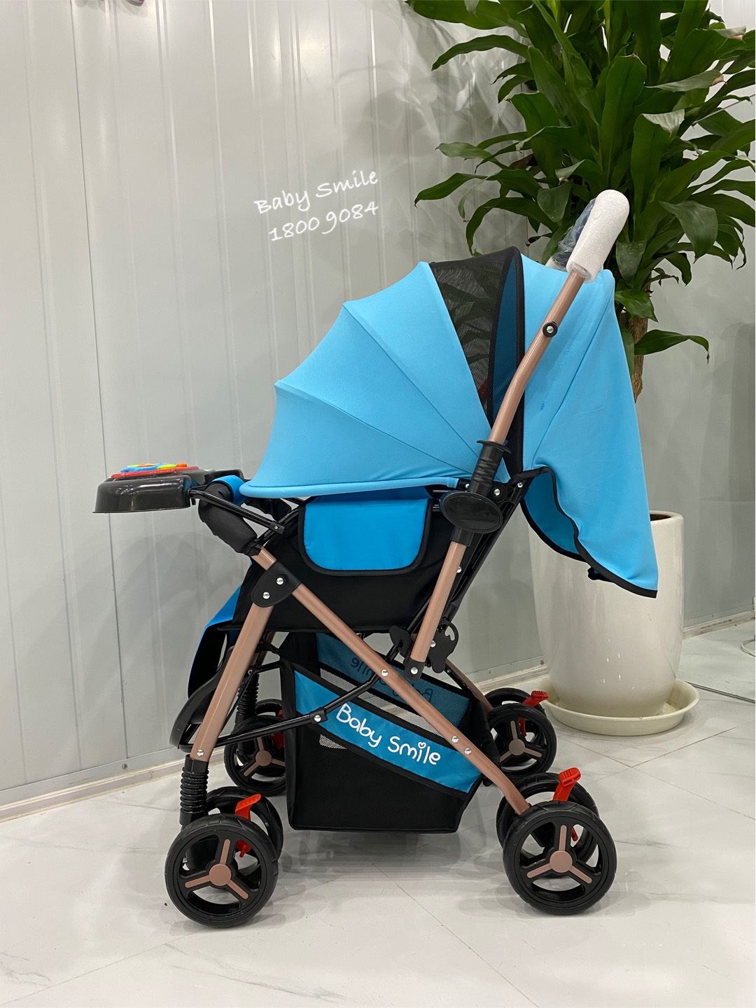 Xe đẩy HT105 đẩy 2 chiều, 3 tư thế, khung vàng đồng