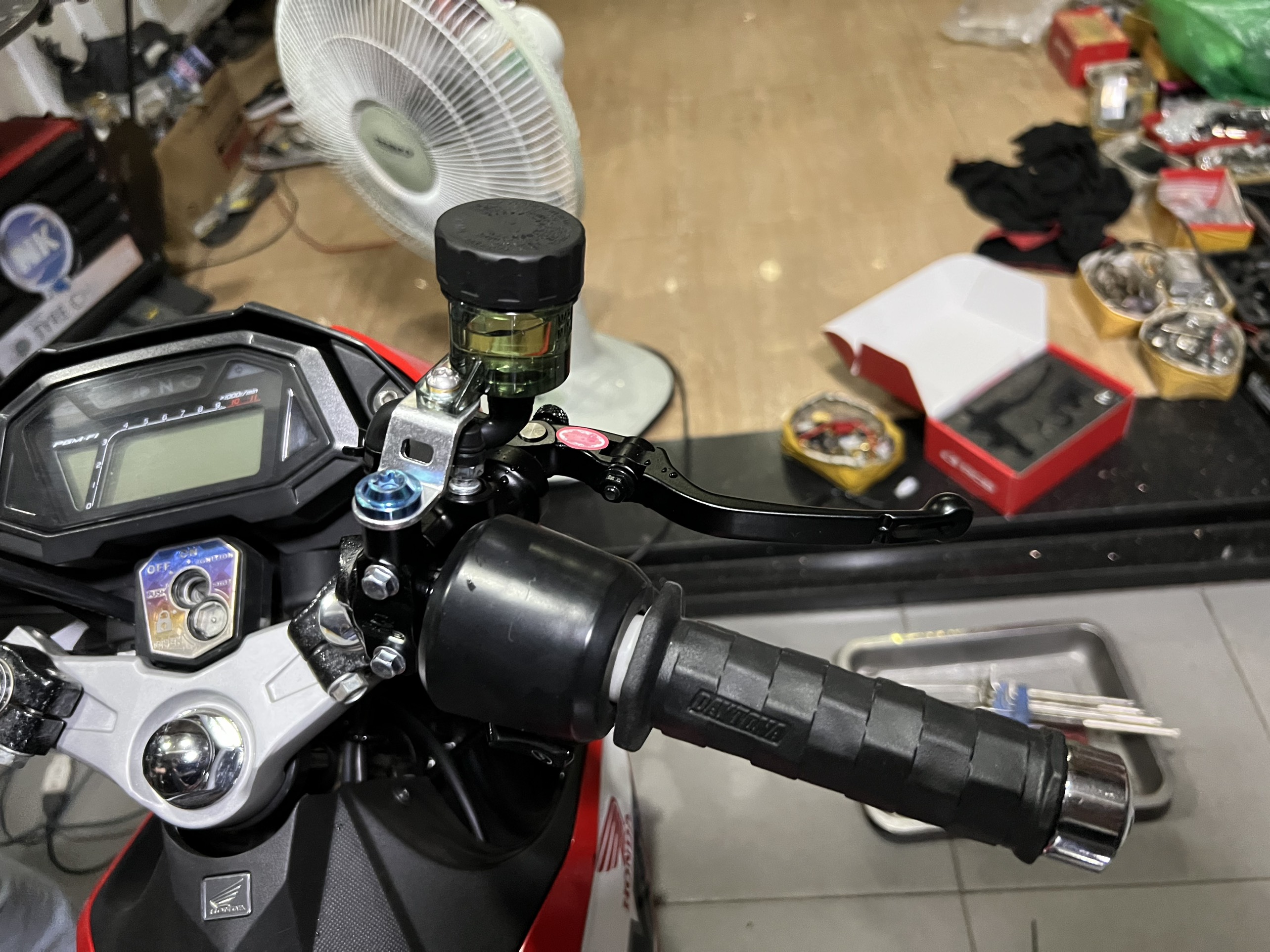 [HCM]TAY THẮNG RACING BOY BÌNH DẦU RỜI 17 PISTON