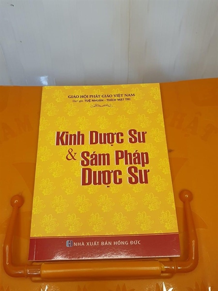 Ấn Phẩm Phật Giáo - Kinh Dược Sư và Sám Pháp Dược Sư