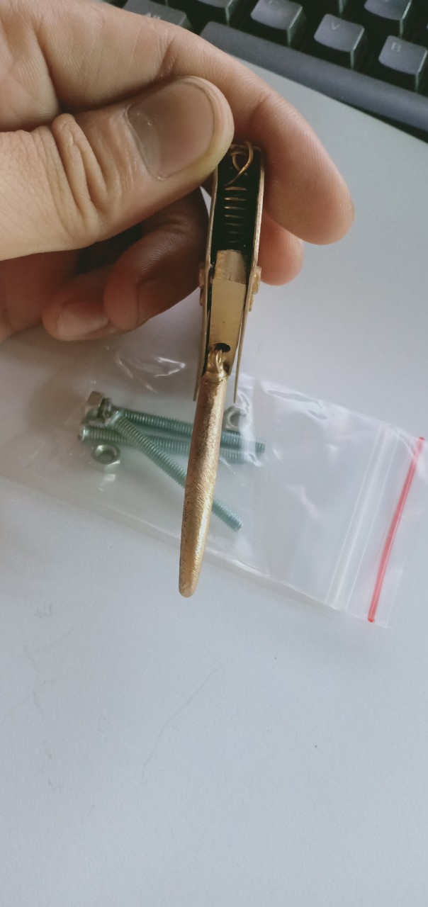 Dụng cụ giữ dây săn cá