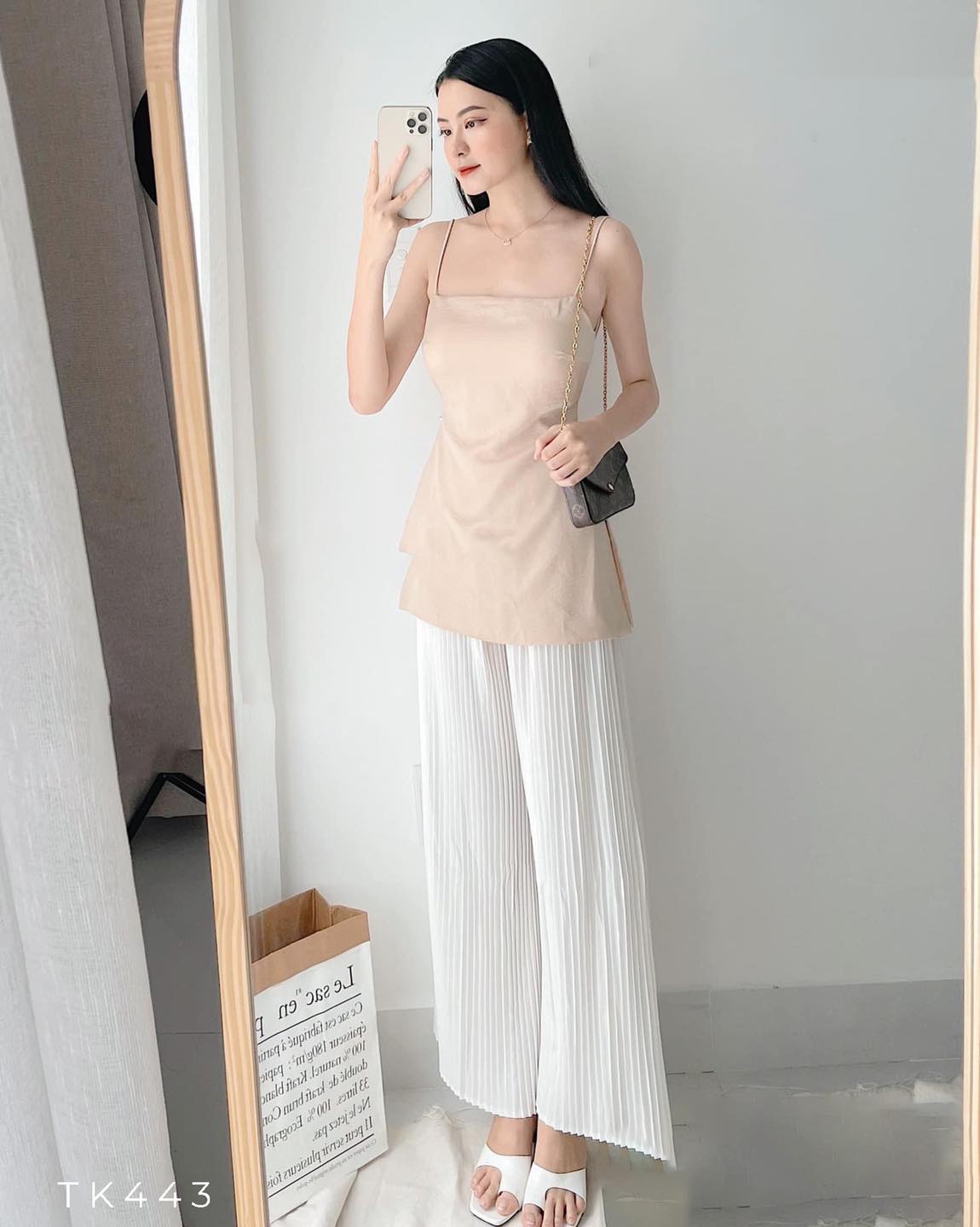 Áo lụa 2 dây hở lưng đính ngọc sang chảnh - Phong cách thời trang