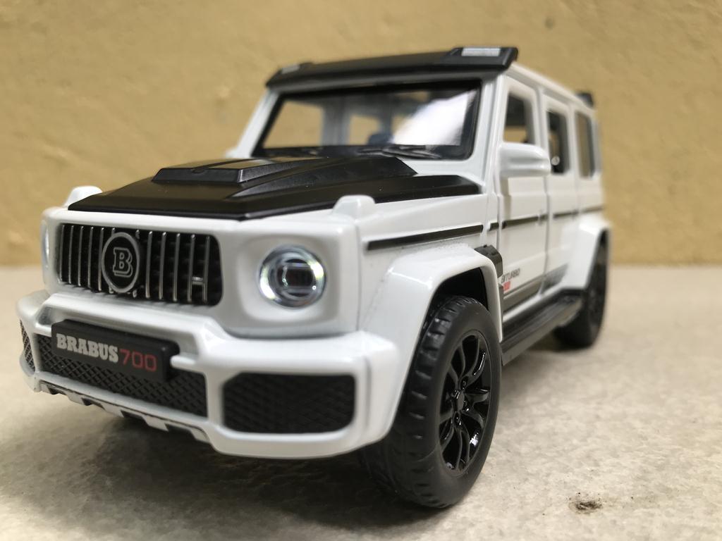 Mô hình xe ô tô Mercedes G700 BRABUS 1:32
