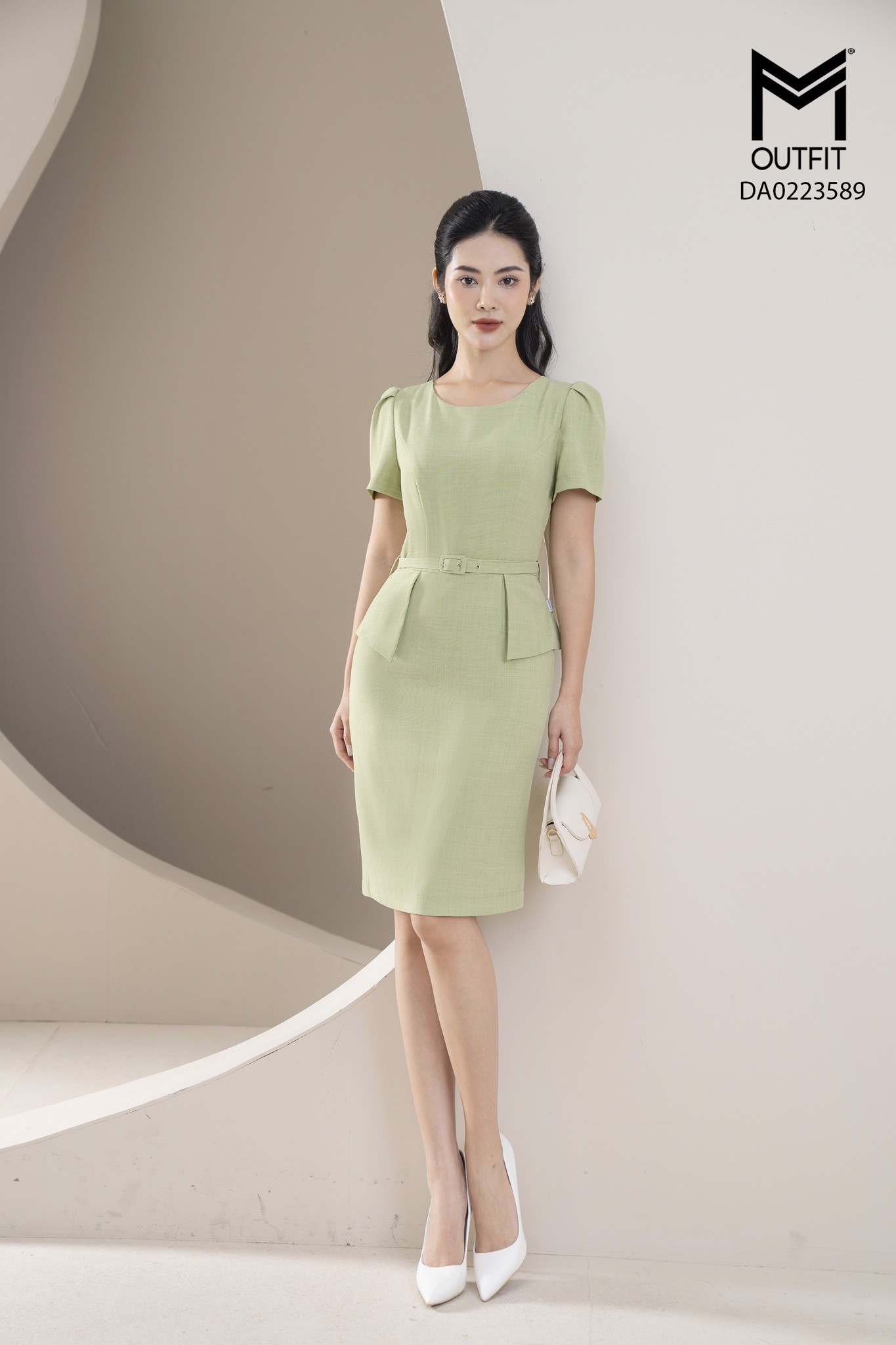 Đầm dáng bút chì thẳng, tà bong kèm đai