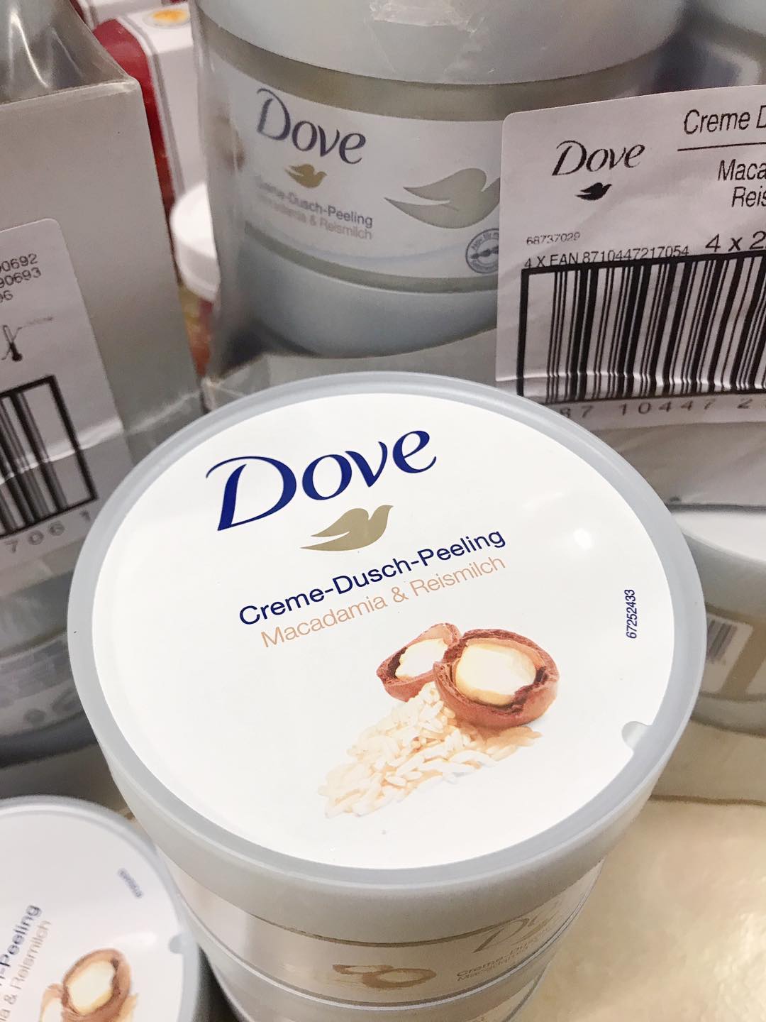 Tẩy da chết body Dove 225ml-Đức