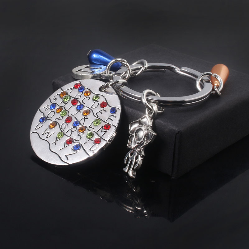 SG%20Newest%20Stranger%20Things%20Keychain%20Alphabet%20Light%2011%20Charms%20Metal%20Llavero%20Car%20Keyring%20Lady%20Choker%20Jewelry%20-%20Image%204