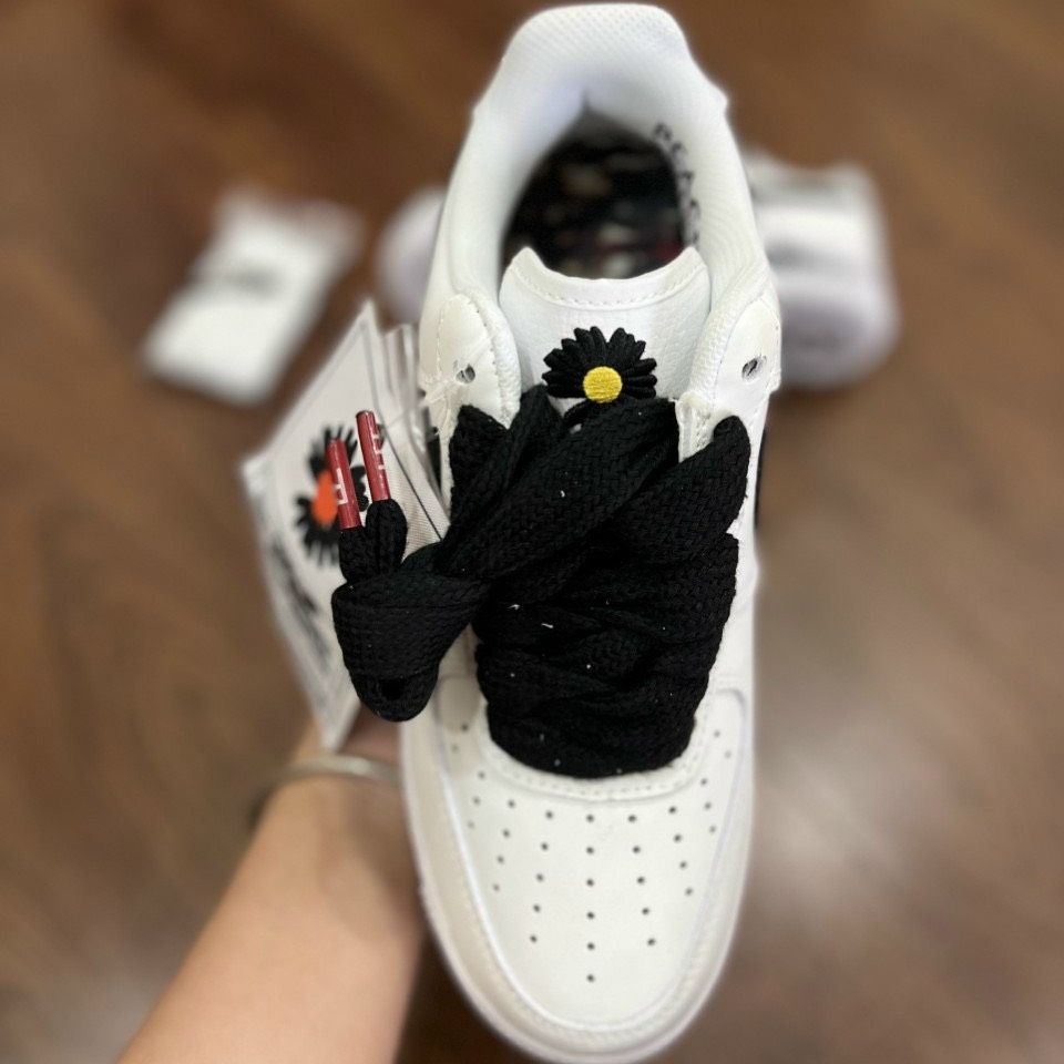 Giày Sneaker Thể Thao AF1 Màu Trắng Hoa Cúc