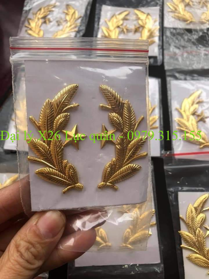 Cành tùng bông lúa ve áo hàng chuẩn lᴏại 1