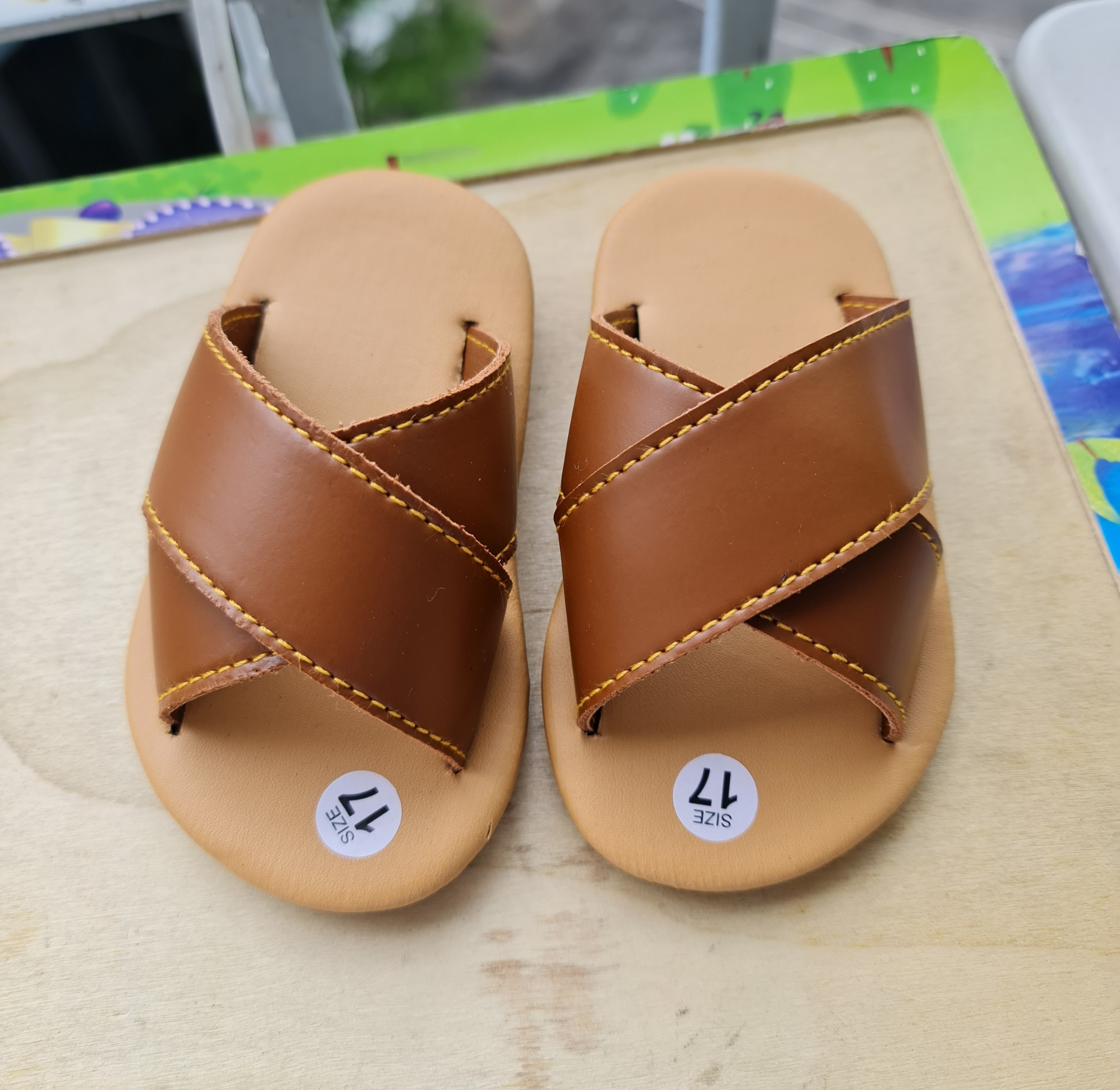 Dép lê quai chéo màu vàng cho bé trai siêu cute
