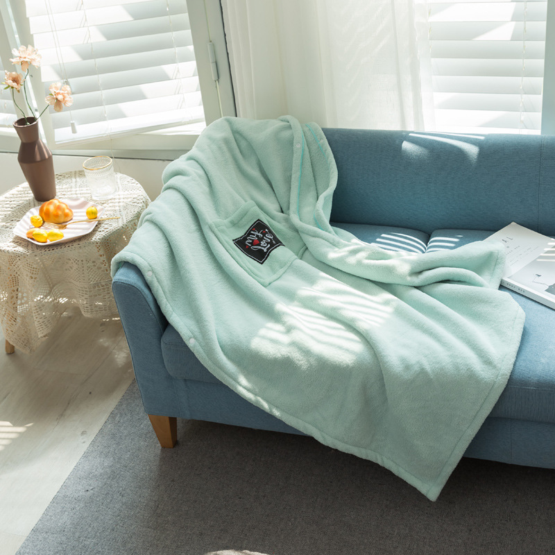 Bath towel wearable cloak conjoined hooded bathrobe short sleeve soft cotton wool hooded bathrobe at home.