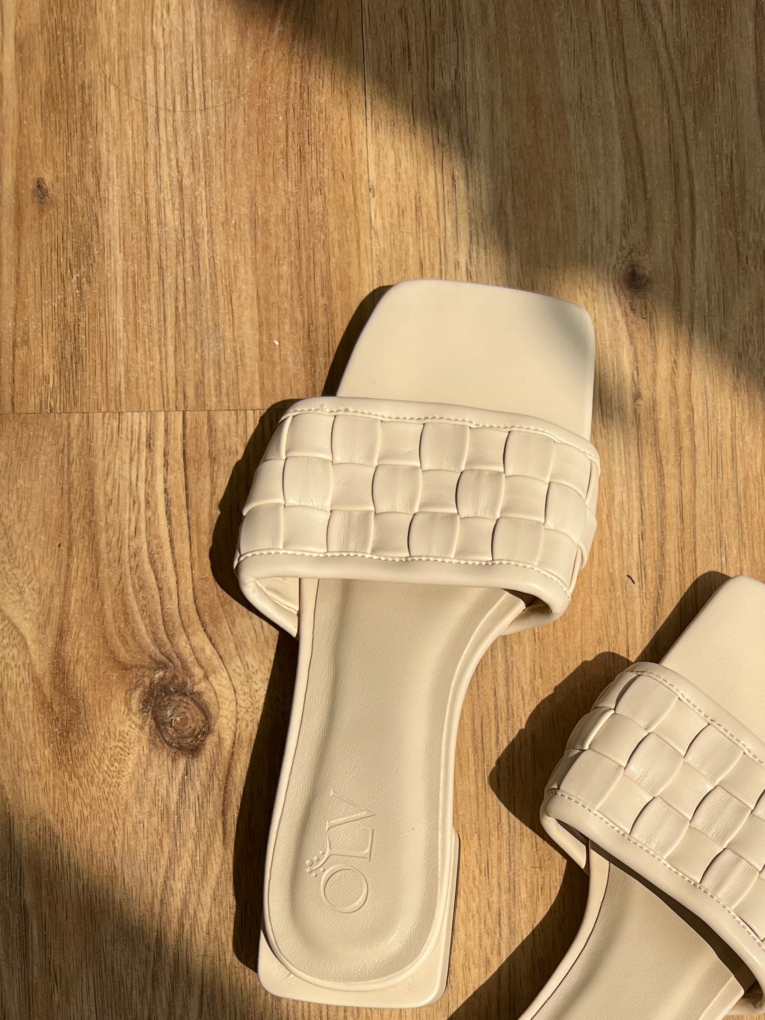 OLV - Dép Creamy Basket Weave Sandals