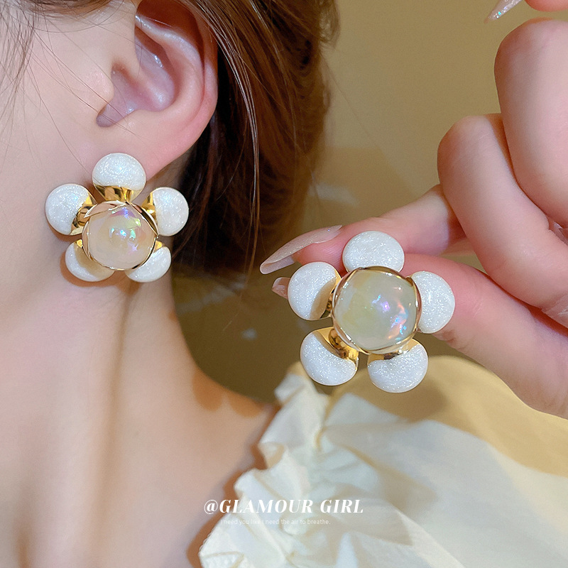 Bông tai nữ cá tính ngầu rẻ