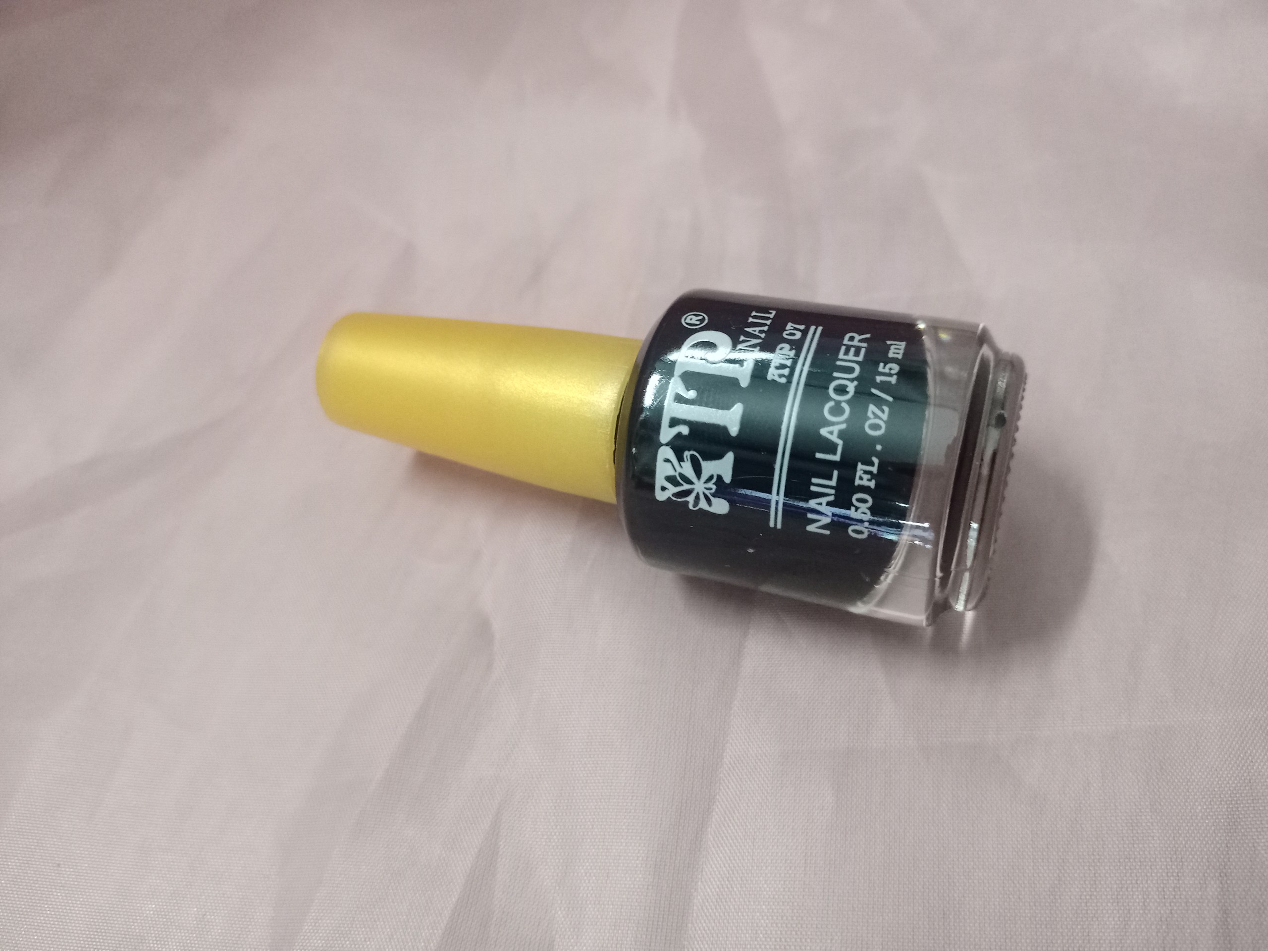 Sơn móng màu đen ATP nấp vàng   - Trường Thọ, TĐ