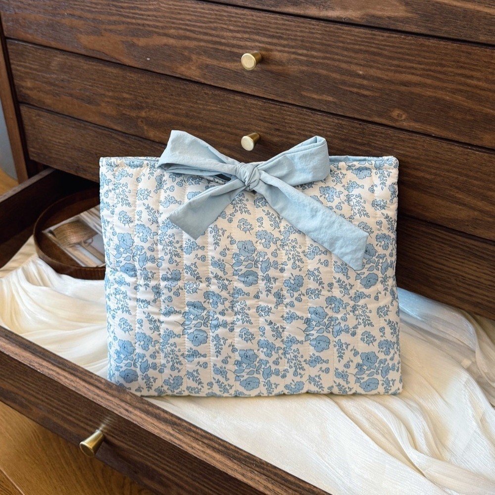 Cute%20Portable%20Floral%20Book%20Storage%20Bag%20Lightweight%20Large%20Capacity%20Cosmetic%20Organizer%20Bow%20Tie%20Quilted%20Design%20Makeup%20Bag%20Makeup%20Organization%20-%20Image%202