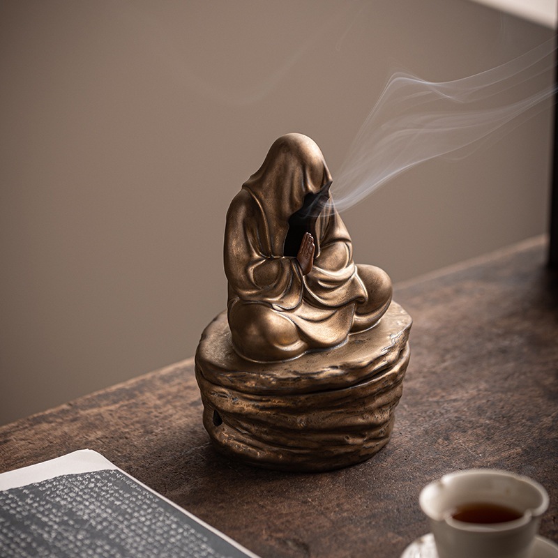 Lư đồng đốt hương trầm dáng thiền tông