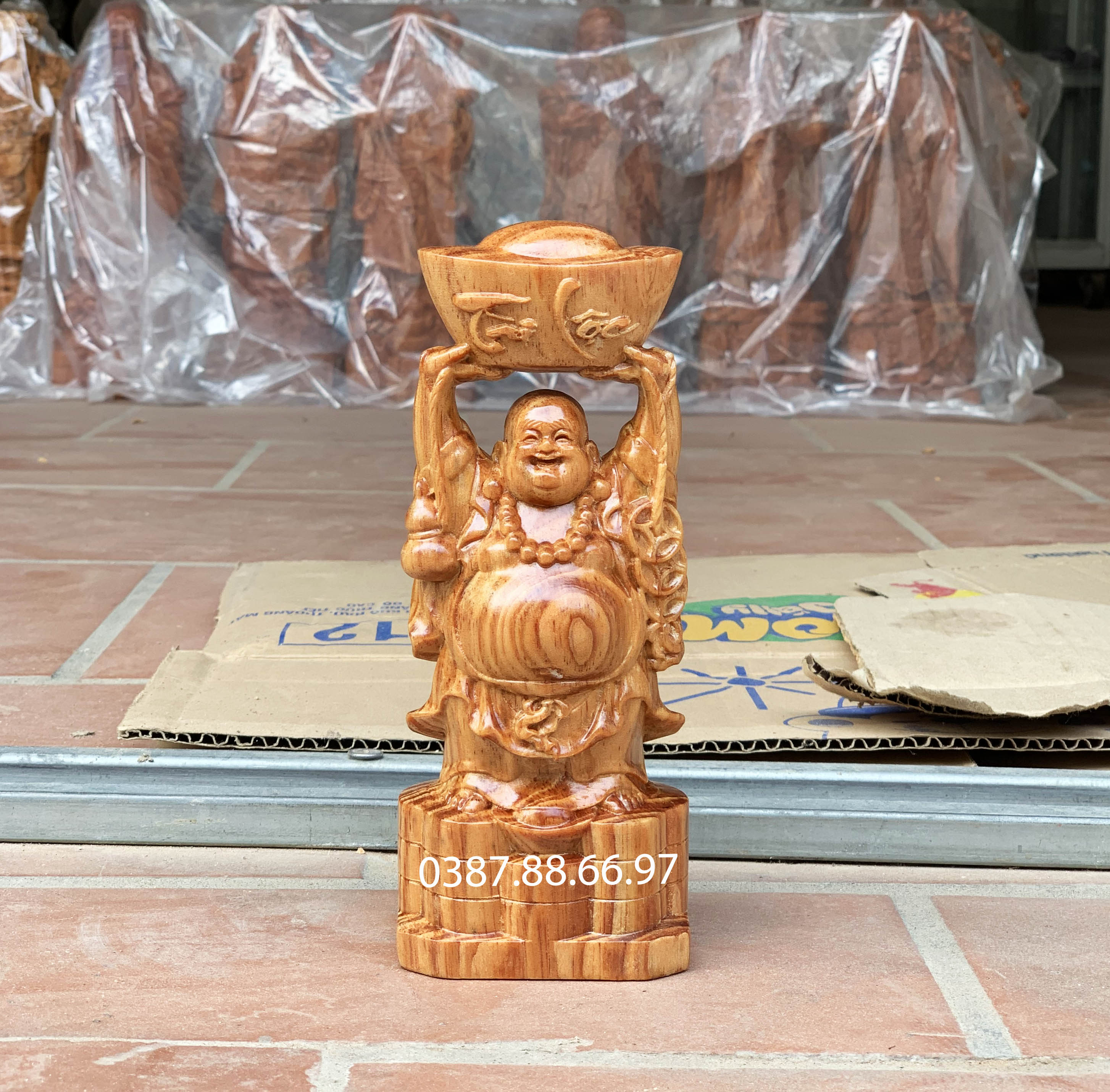 Tượng phật di lặc bưng vàng tài lộc cao 20cm gỗ huyết long cực đẹp