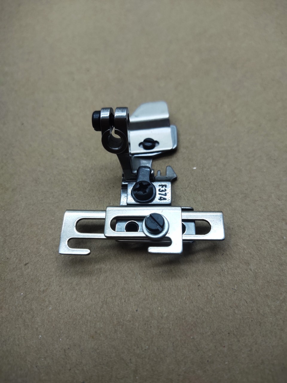 chân vịt căng thun vắt sổ 4 chỉ