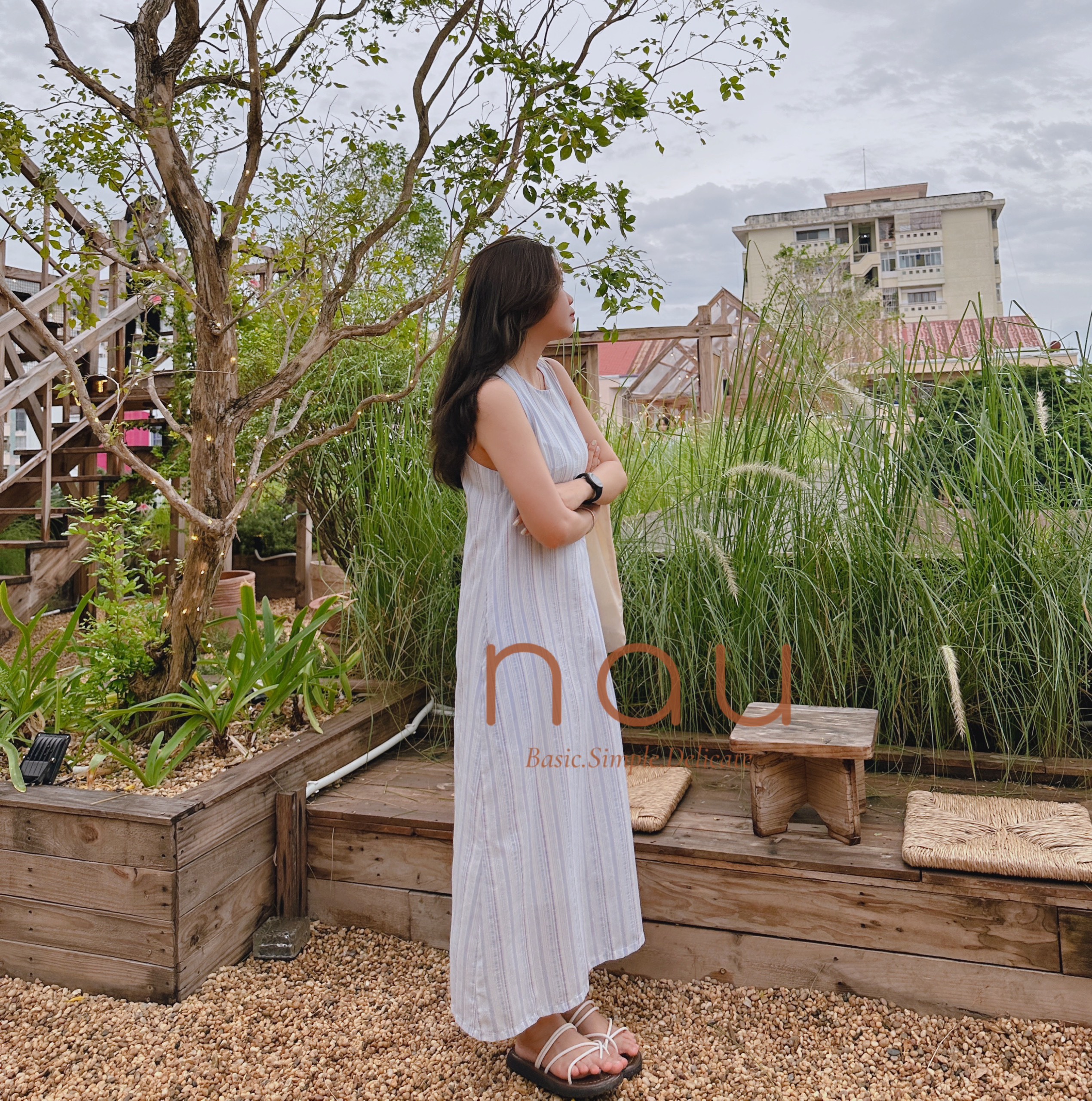 Đầm sọc dáng suông phối nút bọc