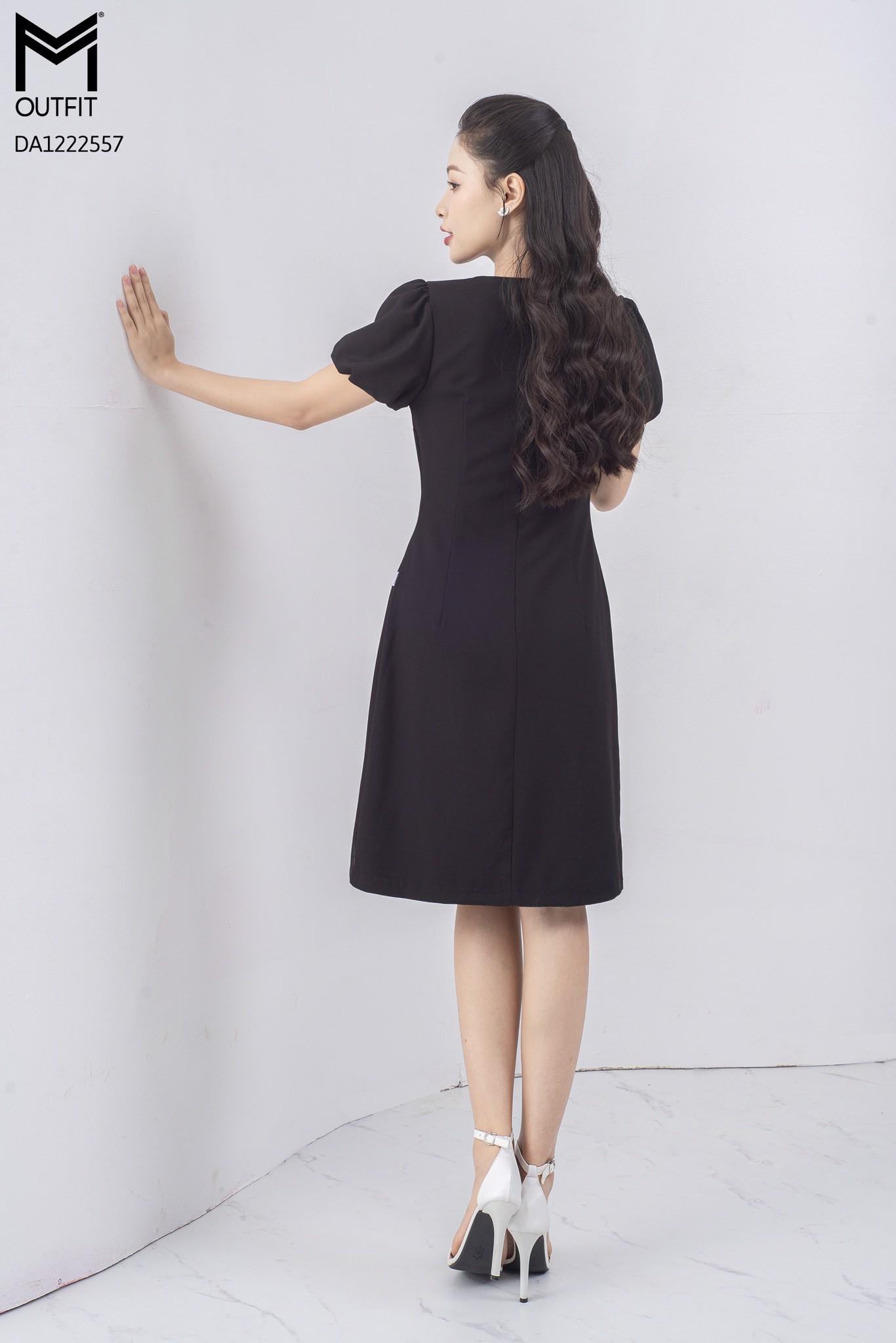 Đầm dáng A, chiết ly eo