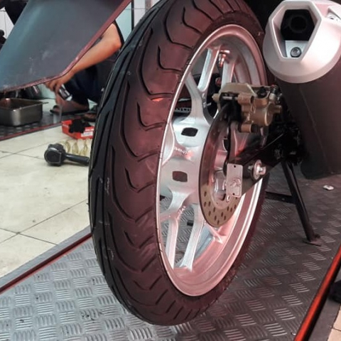 Vỏ xe Dunlop 110/70-17 gai GT601 (030005)