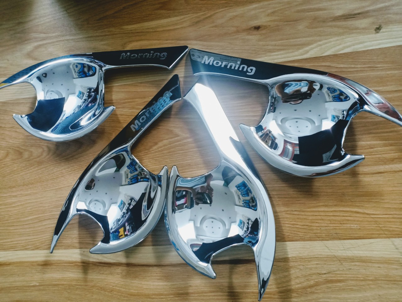 Ốp Trang Trí  Tay + Hõm Cửa Xe Kia morning đời 2012 2013 2014 2015 2016 2017 2018 2019 2020 mẫu cánh chim, có sẵn keo dính 2 mặt siêu chắc, phụ kiện trang trí ngoại thất xe sang trọng