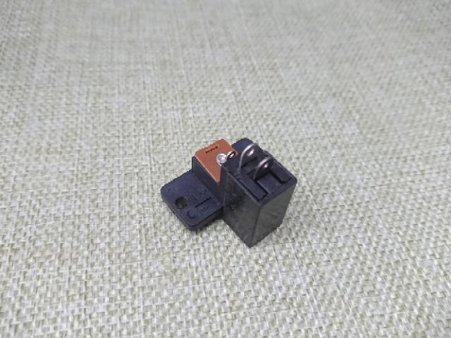 Cổng sạc xe ô tô xe máy điện trẻ em