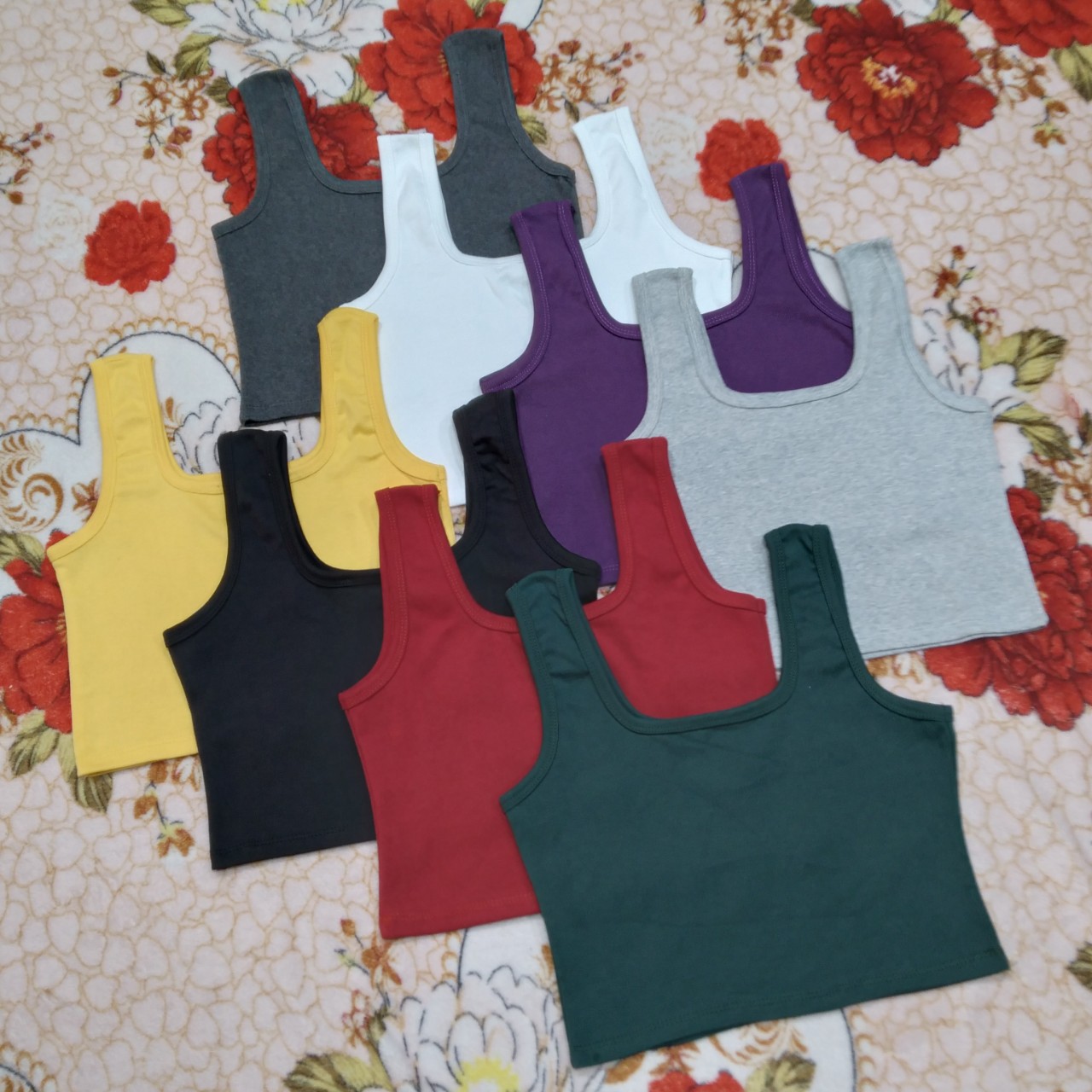 COMBO 3 ÁO CROPTOP CỔ TRÒN  FORM ÔM BODY TÔN DÁNG ,TRẺ TRUNG,NĂNG ĐỘNG NGÀY HÈ