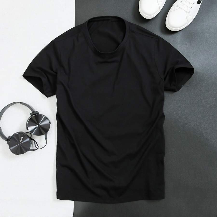 In 2024, men\'s white round-necked t-shirts with a loose fit are in high demand. The relaxed style of this shirt provides comfort while still looking chic. It is versatile and can be worn with shorts, jeans, or slacks for a more formal look. The simplicity of the design makes it a great addition to any wardrobe.