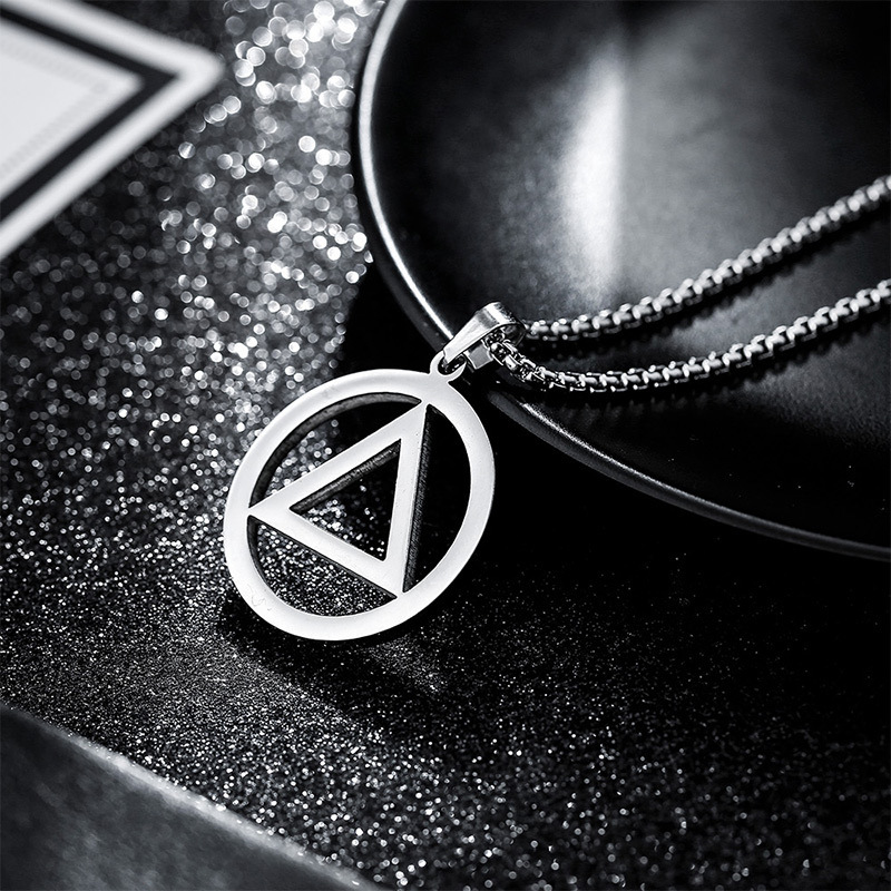 【Special offer】Hip-hop Rap Eminem Eminem Same-style Round Triangle Titanium Steel Necklace Men's Niche Trend Pendant. 