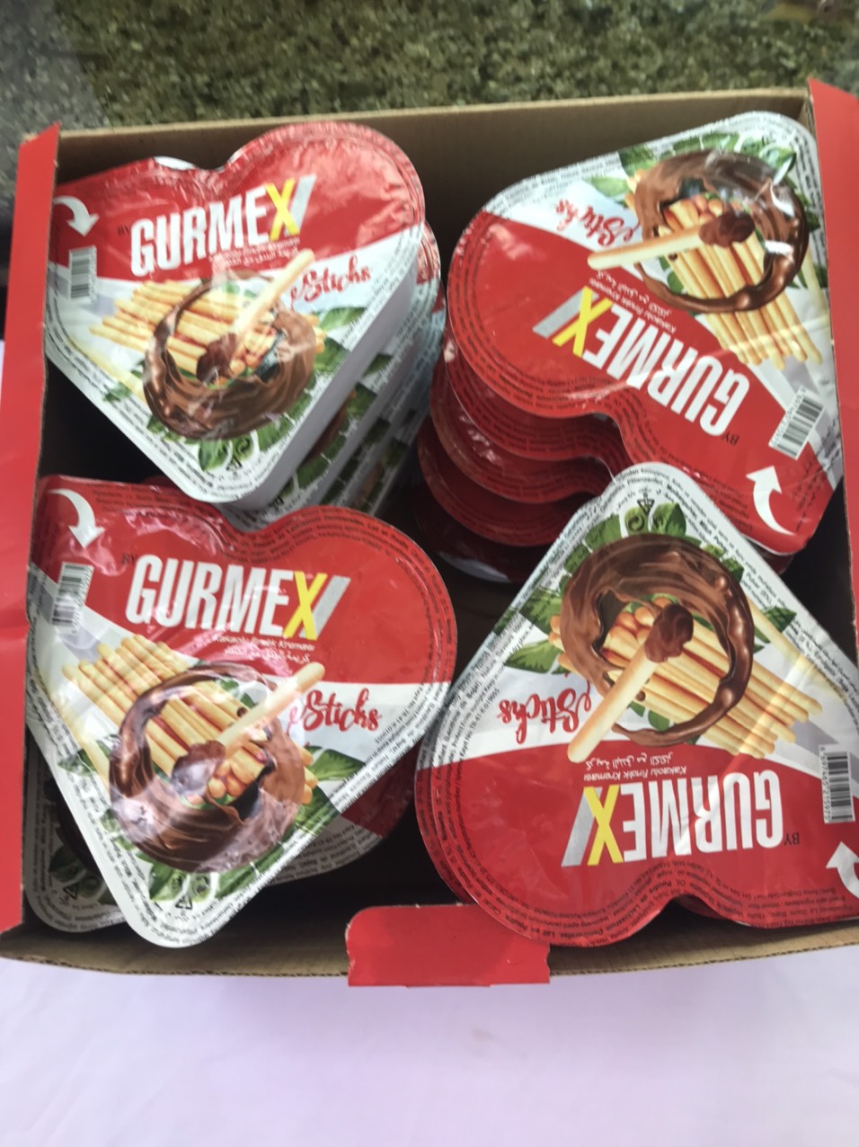 Bánh Que Gurmex Chấm Kem Ca Cao Hạt Phỉ Hình Trái Tim Hazelnut Cream With Cocoa (Hộp 40g- đỏ)