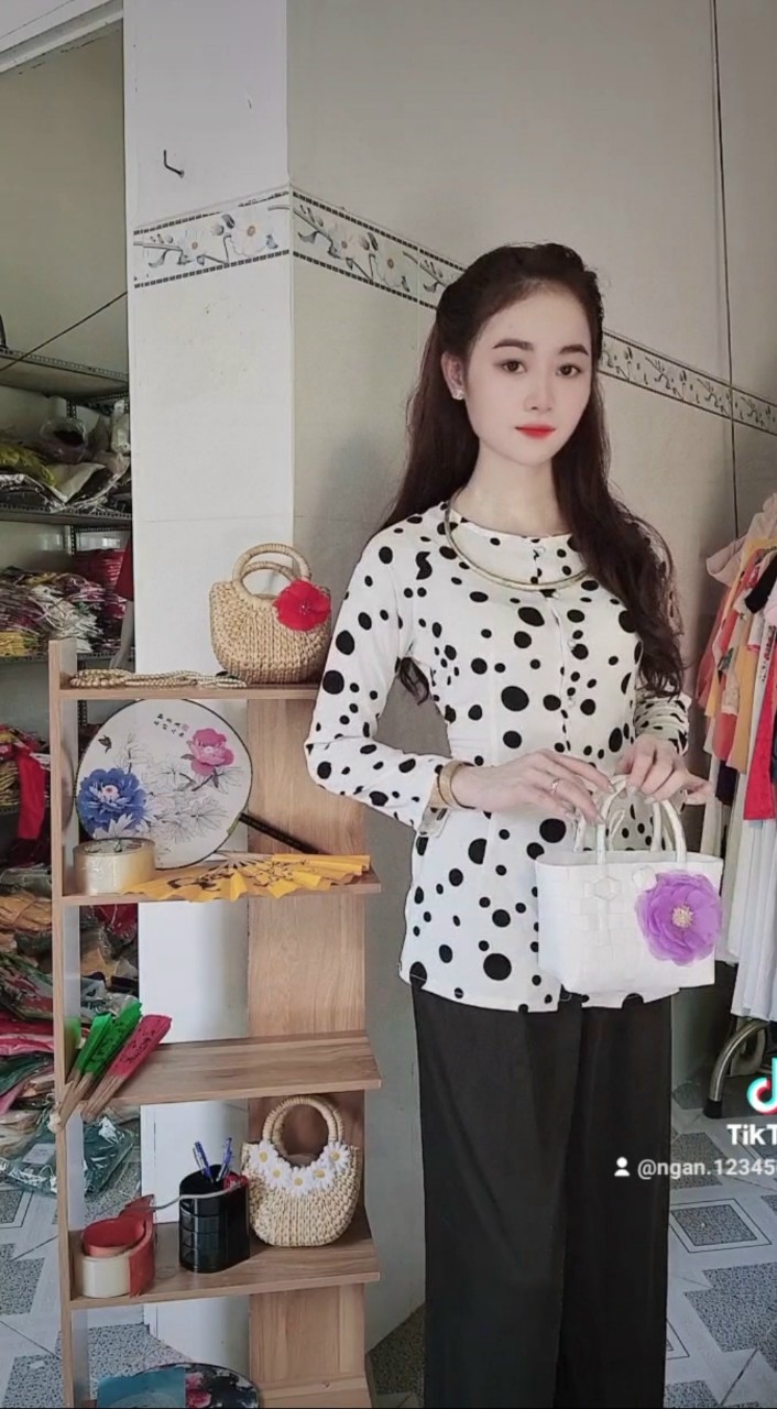 Bà ba lụa chấm bi cổ tròn đẹp