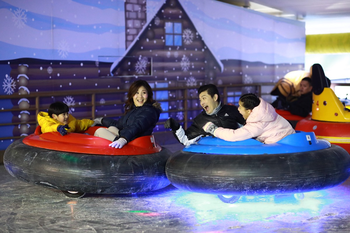 ice bumper car ride snow city