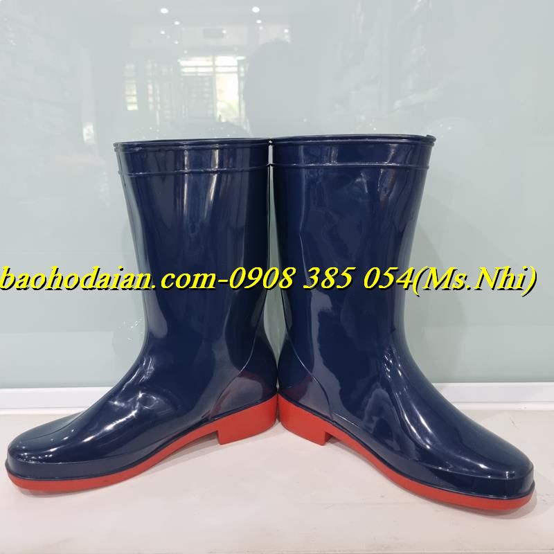 Ủng công Nhân Thùy Dương- Màu Dương Đỏ - 285 - Hình thật