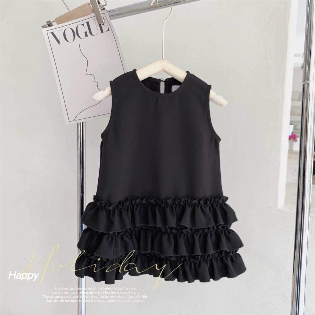 Đầm sát nách đen phối chân bèo tầng bé gái  LS_DN592