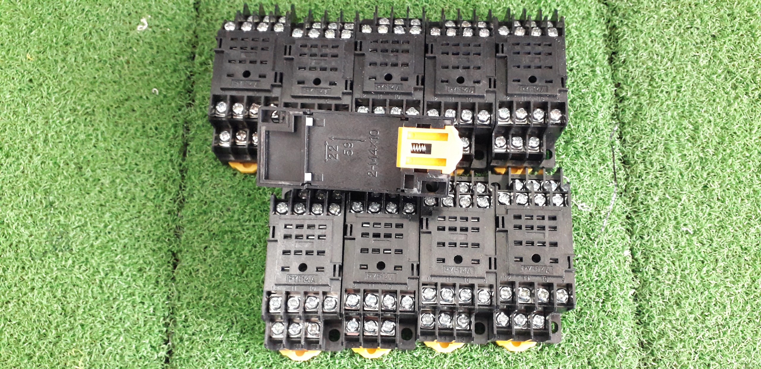 Đế rơ le 14 chân PYF14A Omron