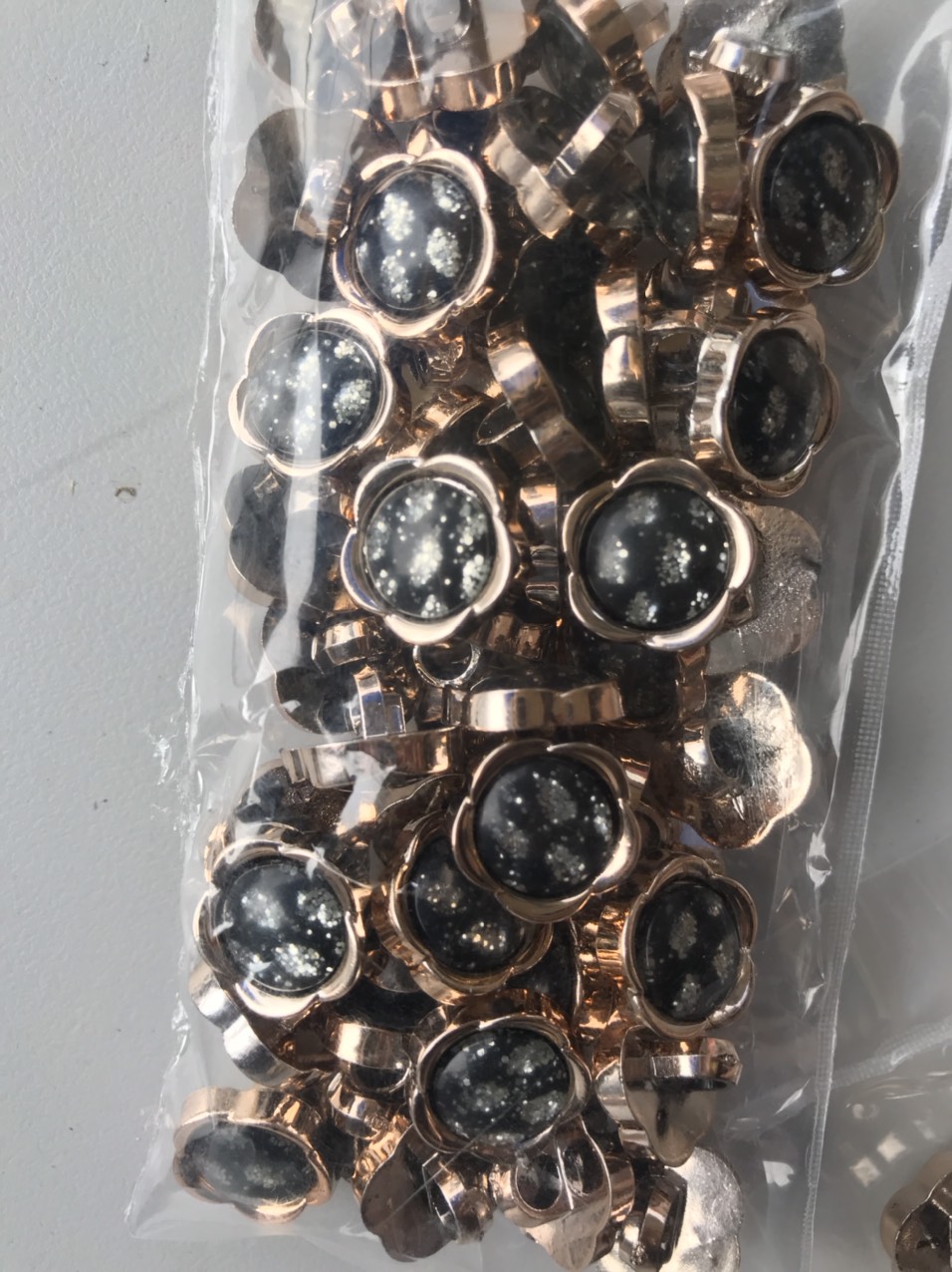 Set 100 nút đá viền hoa đen trắng sang trọng, rẻ bèo 1.2cm