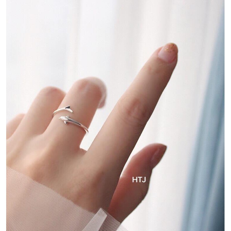 Nhẫn cá heo bạc ta.